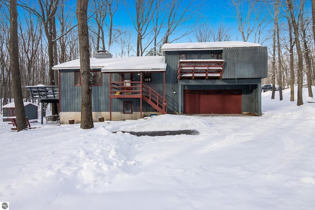 contemporary house featuring a wooden deck