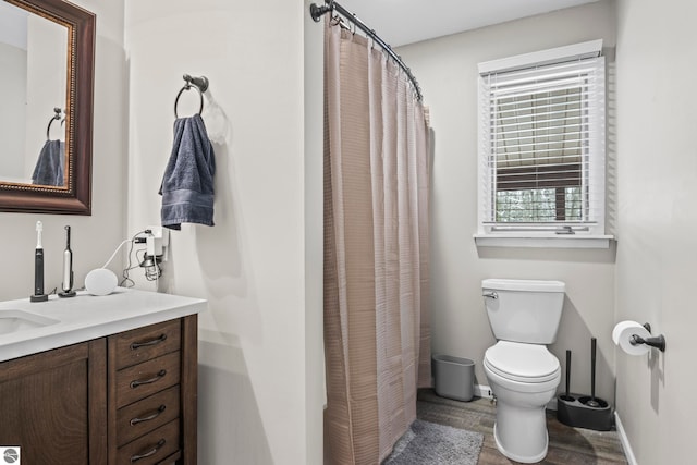 bathroom with a shower with curtain, toilet, and vanity