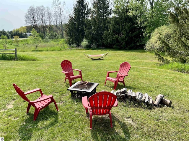 view of yard featuring an outdoor fire pit