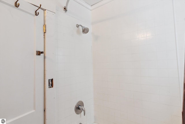 bathroom with tiled shower / bath