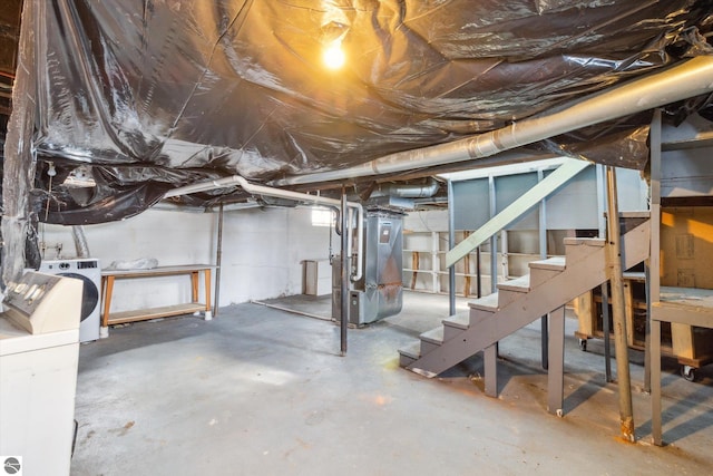 basement with heating unit and washer / clothes dryer