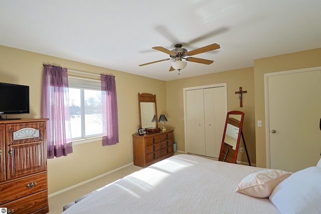 bedroom featuring ceiling fan, carpet, and a closet