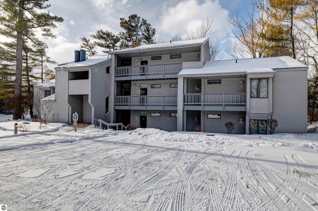 exterior space featuring a balcony