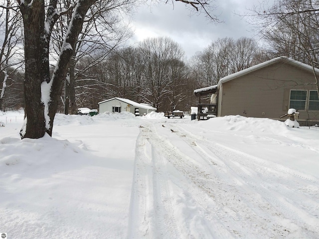 view of yard layered in snow