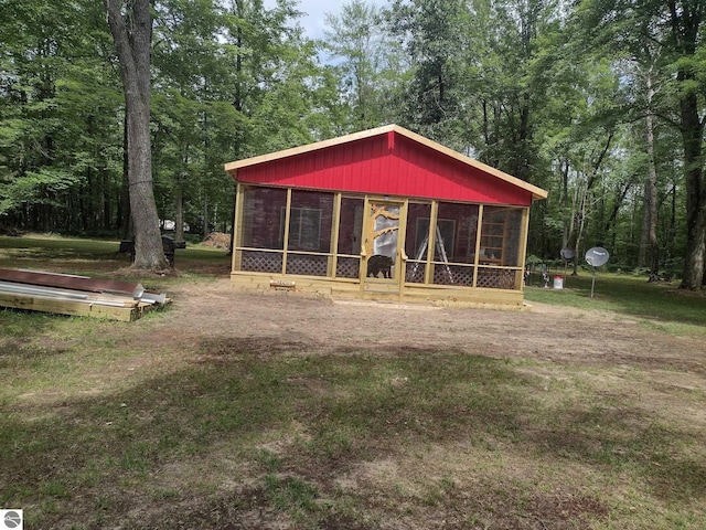 exterior space featuring a yard