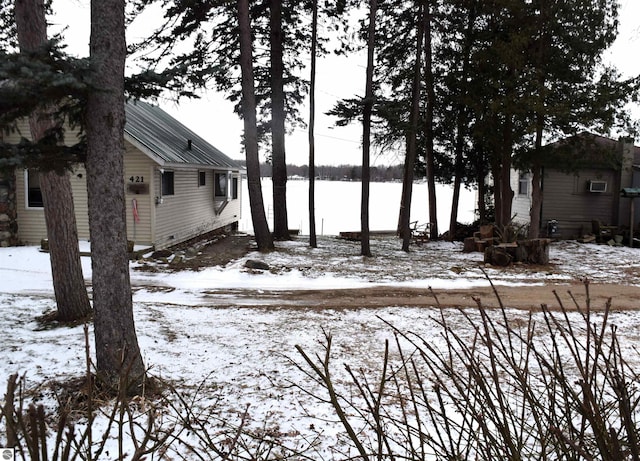 view of yard layered in snow