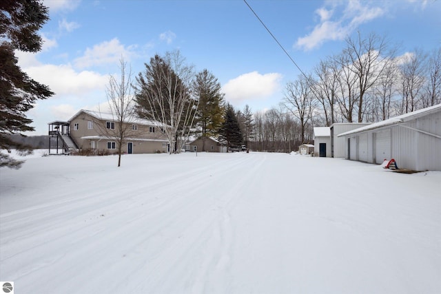 view of yard layered in snow