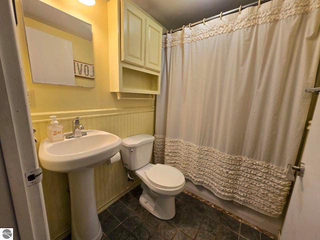 bathroom featuring a shower with curtain, tile patterned flooring, and toilet