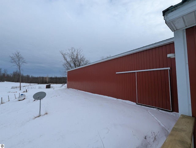 view of yard layered in snow