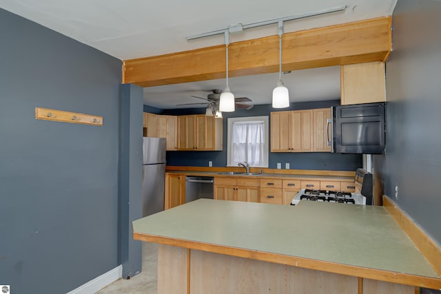 kitchen featuring light brown cabinetry, sink, ceiling fan, kitchen peninsula, and stainless steel appliances