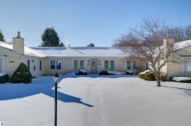 view of front of property