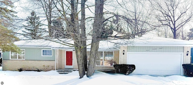 view of front facade featuring a garage