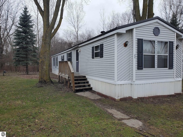 view of front of home featuring a front yard