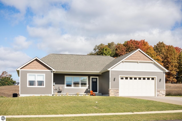 view of front facade featuring a garage and a front yard