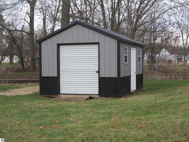 view of outdoor structure featuring a yard