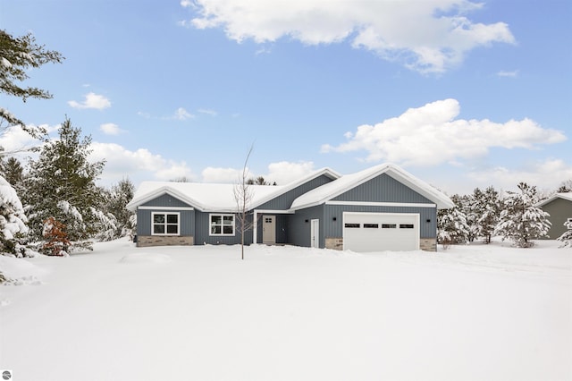 view of front facade with a garage