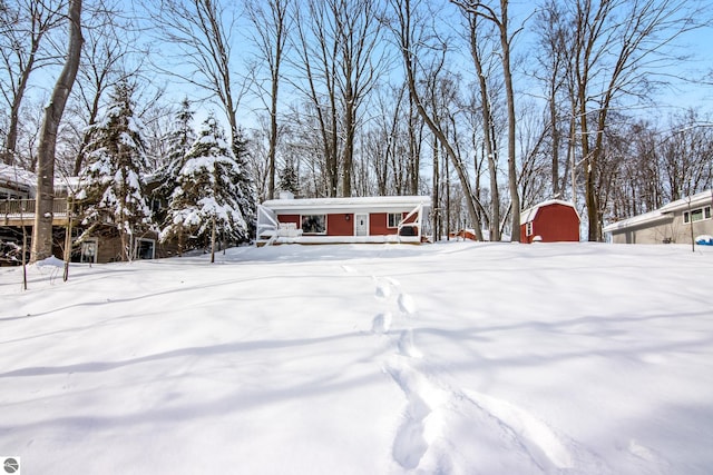 view of yard layered in snow