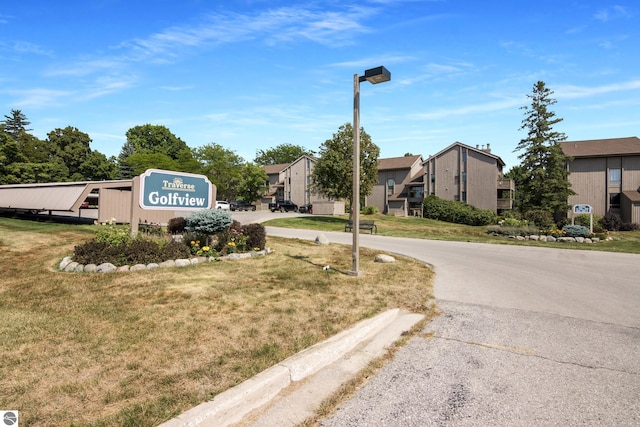 community sign with a lawn