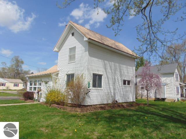 view of side of property with a lawn