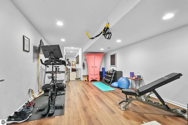 exercise area with light hardwood / wood-style floors