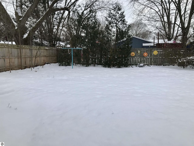 view of yard layered in snow