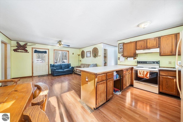 kitchen with white electric stove, light hardwood / wood-style flooring, ceiling fan, and kitchen peninsula