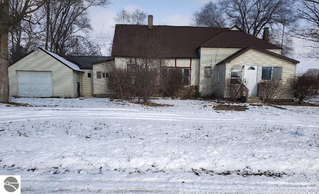 view of front facade featuring a garage