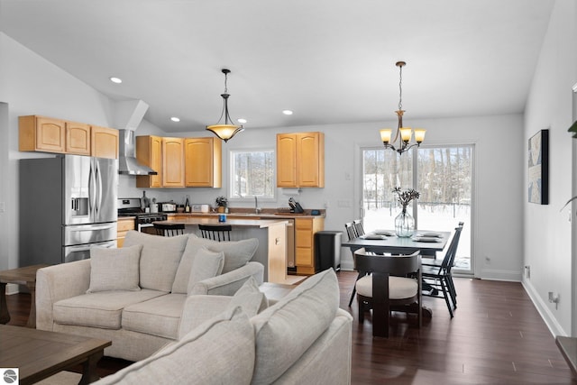 living room with an inviting chandelier, sink, dark wood-type flooring, and lofted ceiling