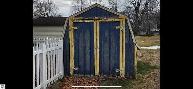 view of outbuilding