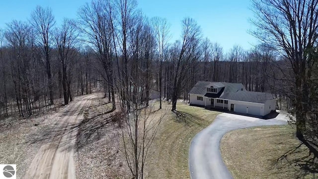 bird's eye view with a forest view