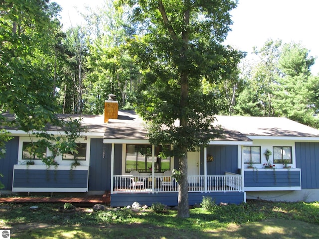 ranch-style home featuring covered porch