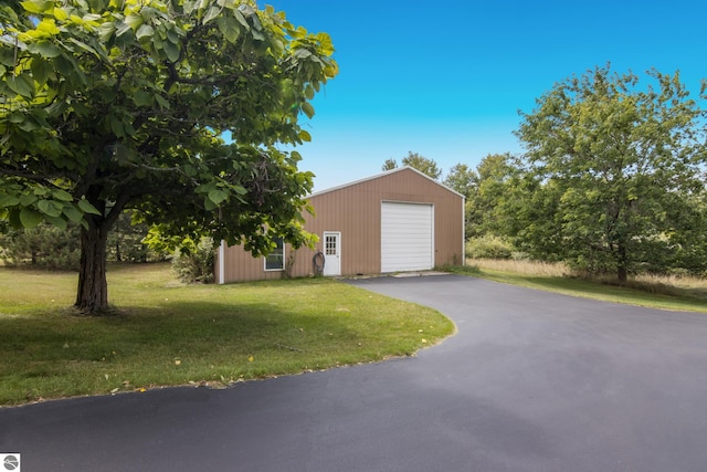 exterior space featuring a lawn