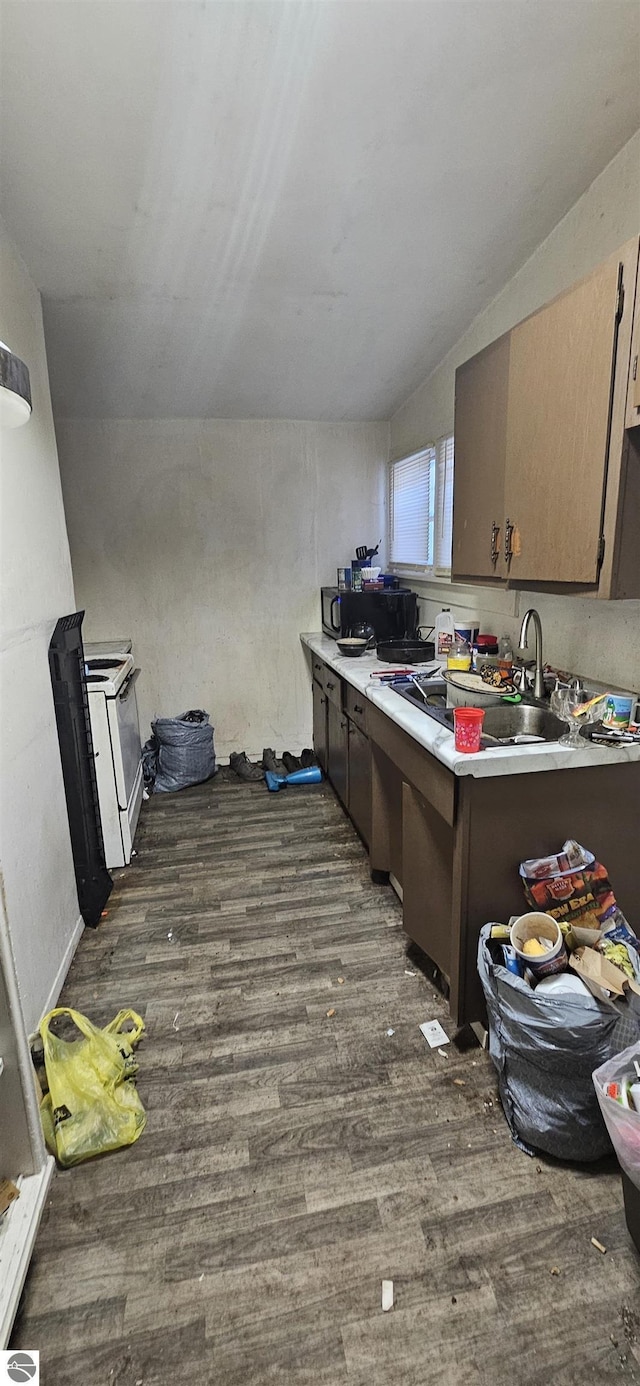 kitchen with vaulted ceiling, sink, dark wood-type flooring, electric range, and dark brown cabinets