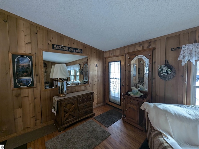 foyer entrance featuring vaulted ceiling, dark hardwood / wood-style floors, and a textured ceiling