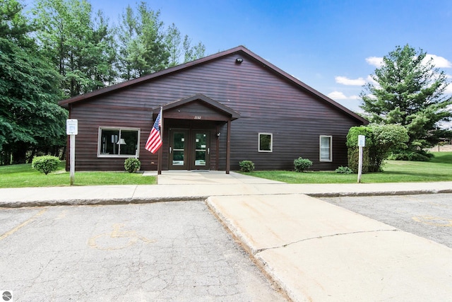 view of front of property featuring french doors and a front yard