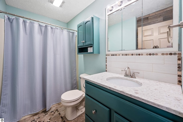 bathroom with a shower with curtain, vanity, a textured ceiling, toilet, and tasteful backsplash