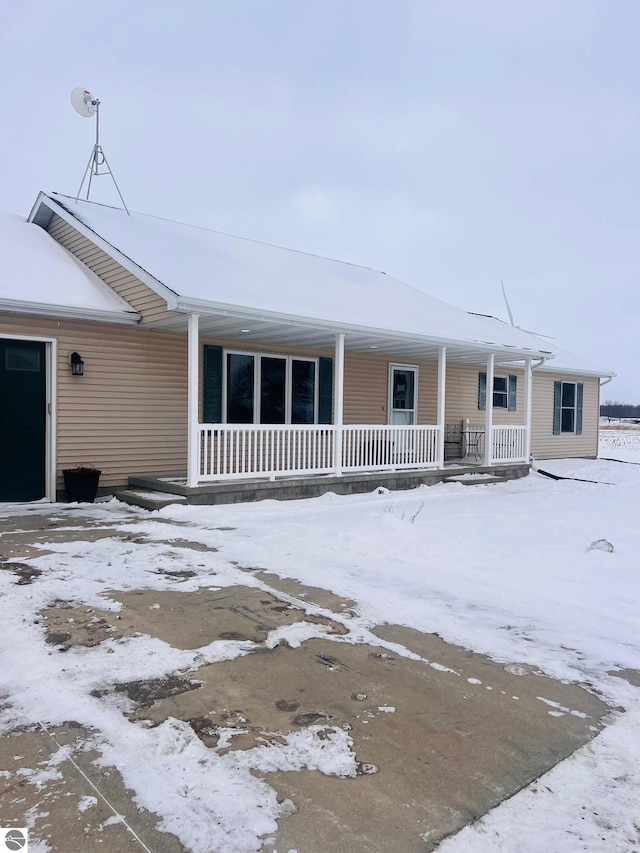 view of front facade with covered porch