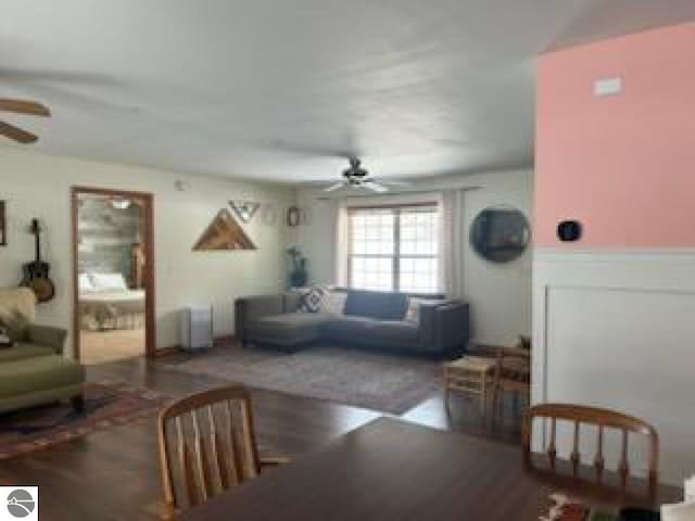 dining space with ceiling fan