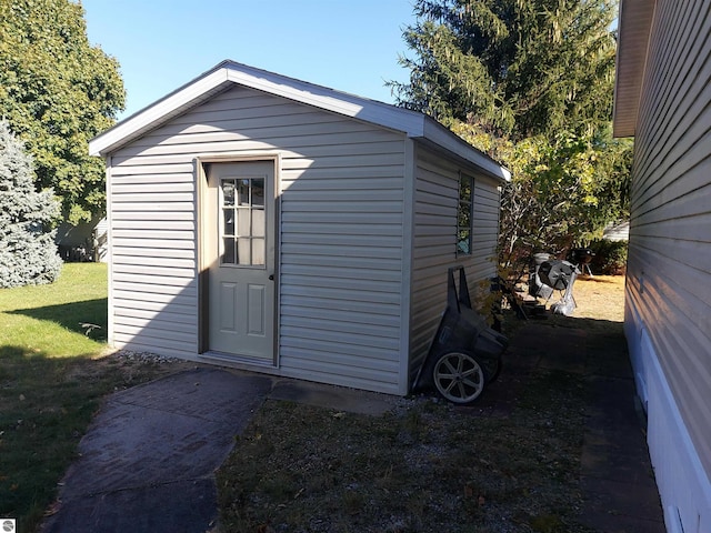 view of outdoor structure with an outdoor structure