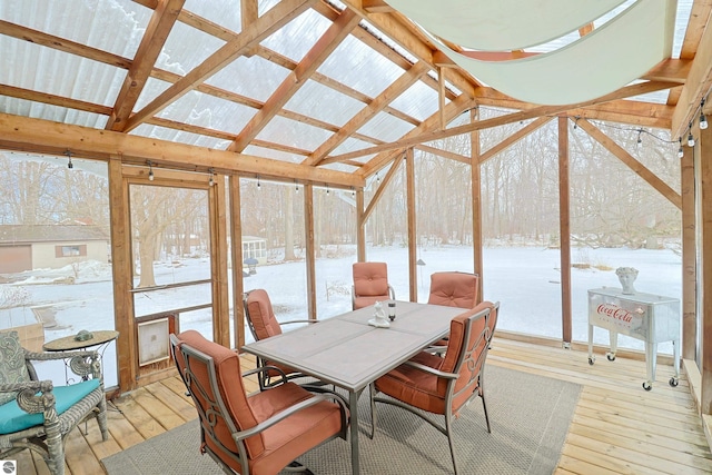 sunroom with lofted ceiling