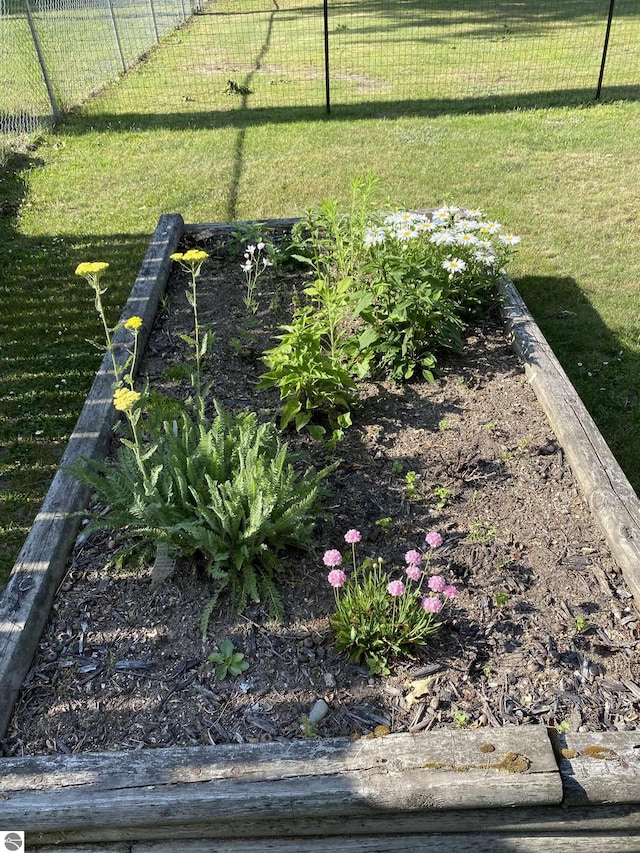 details with a garden and fence