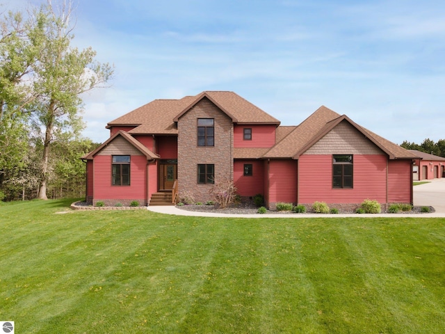 view of front of property featuring roof with shingles and a front lawn