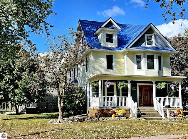 view of front of house with a porch and a front yard