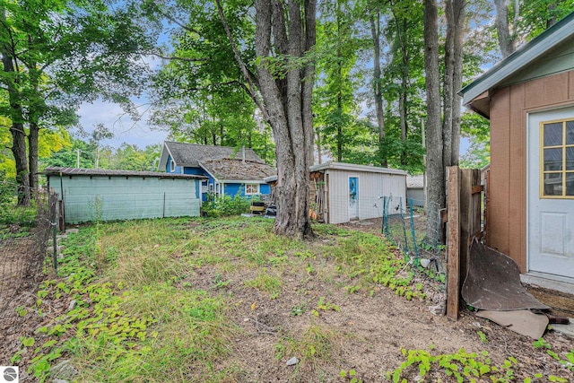 view of yard with an outbuilding and fence