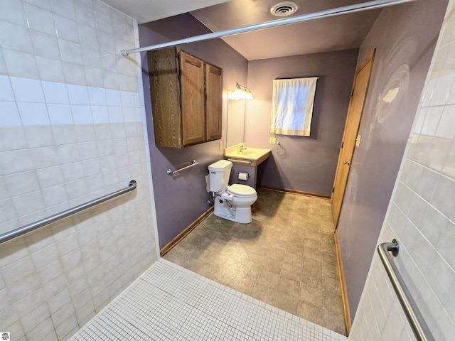 full bathroom featuring visible vents, toilet, tile patterned flooring, a tile shower, and vanity