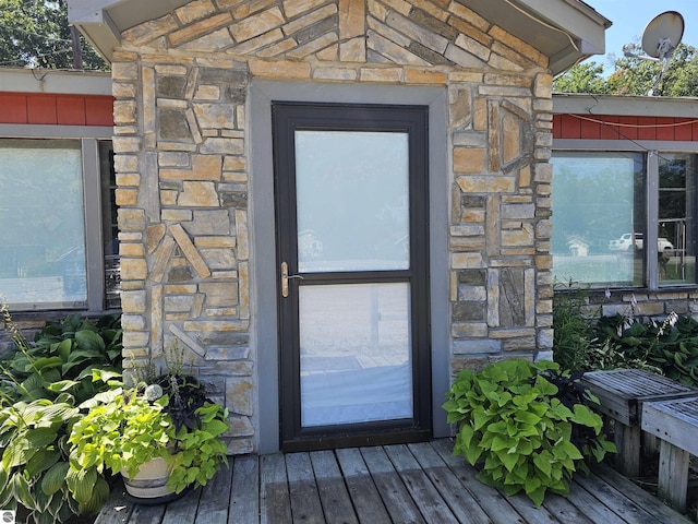 property entrance featuring stone siding