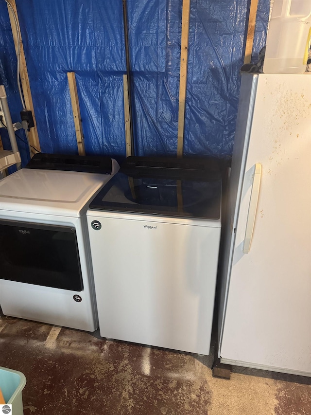 clothes washing area with laundry area and washing machine and dryer