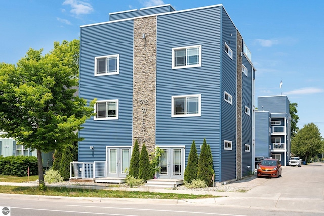 view of front facade with french doors