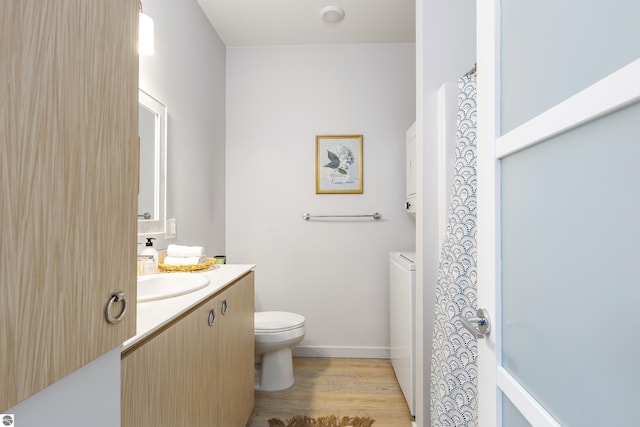 full bathroom featuring baseboards, vanity, toilet, and wood finished floors