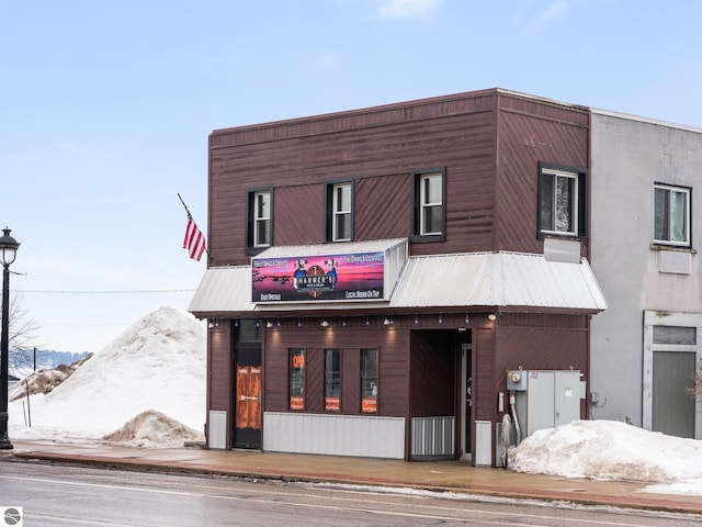 view of front of house with a mountain view and metal roof
